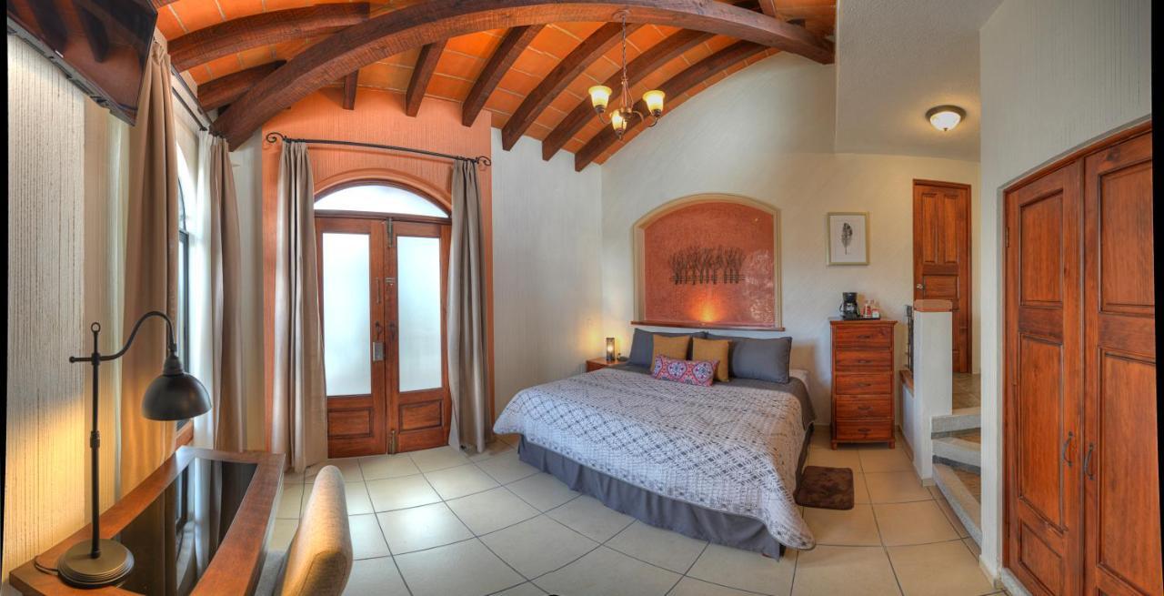 Hotel Santa Paula タスコ・デ・アラルコン エクステリア 写真