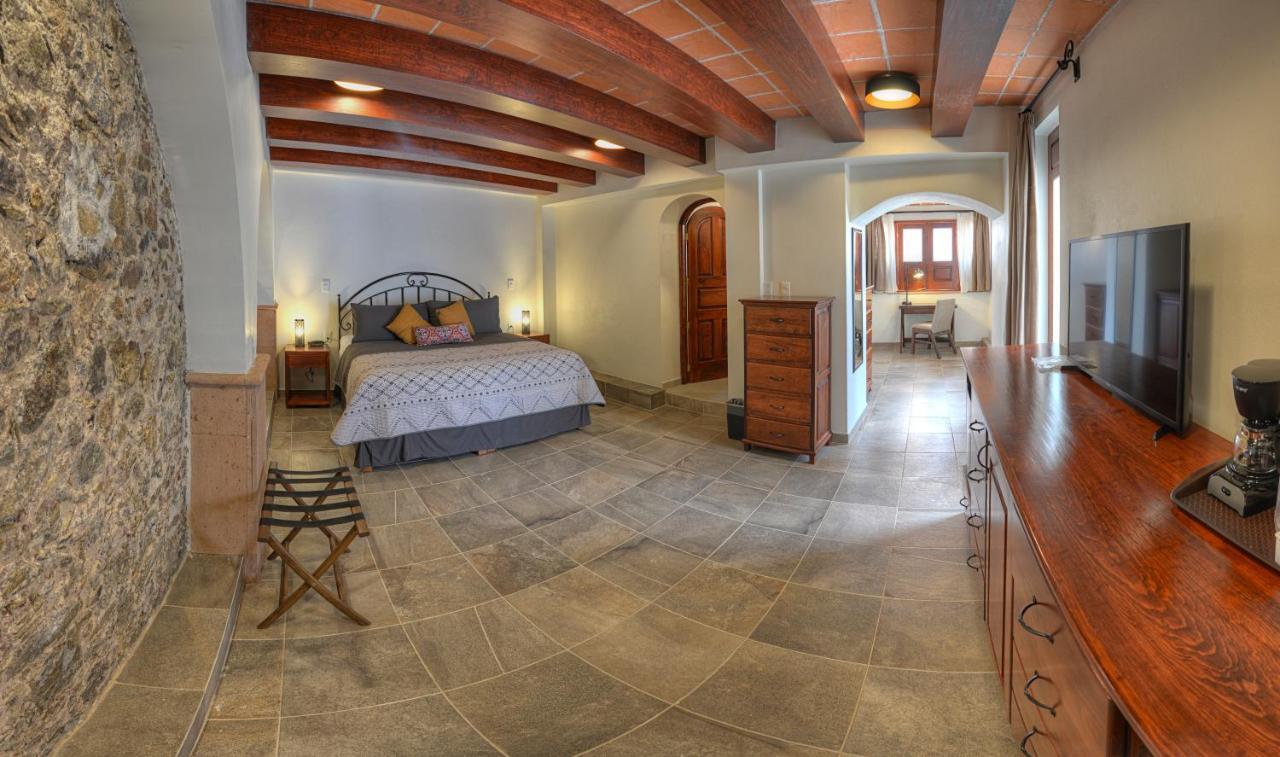 Hotel Santa Paula タスコ・デ・アラルコン エクステリア 写真